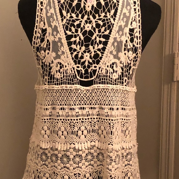 Long lace vest. Size Medium - Picture 3 of 3